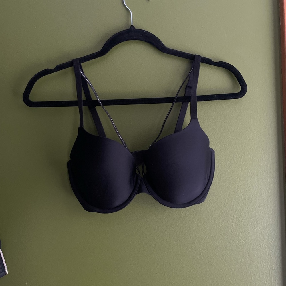 Black Victoria’s Secret bra